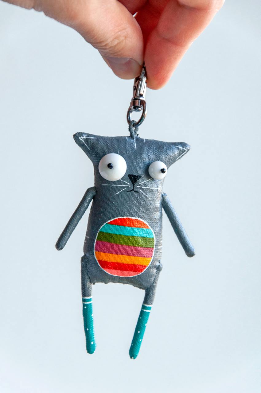 Handmade Gray Cat with Rainbow Belly Keychain | Marlitoyart